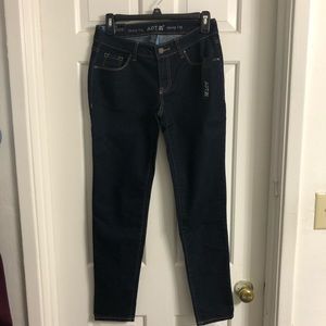 NWT apt 9 skinny leg jeans